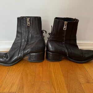 AS 98 boots  size 71/2  or 38